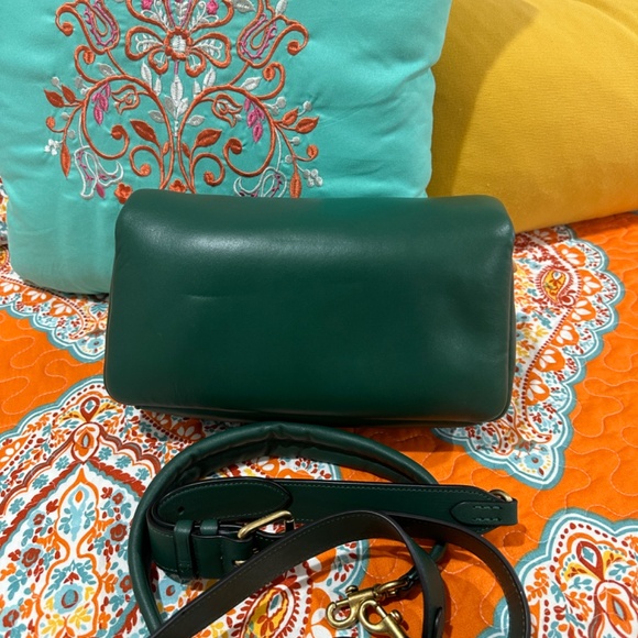 Coach Pillow Tabby 26 - Picture 2 of 5